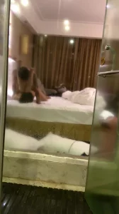 心疼又刺激寻情侣交换4p